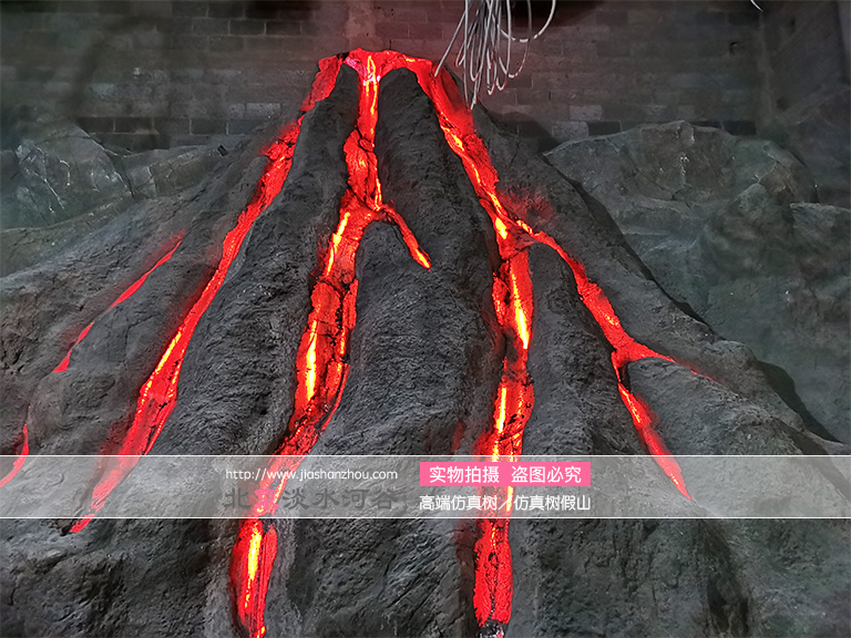 北京圣园工程乌海甘德尔山成吉思汗纪念馆仿真火山施工完毕