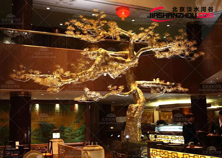 香港丽思卡尔顿酒店的仿真树景观雪松和杜松的区别