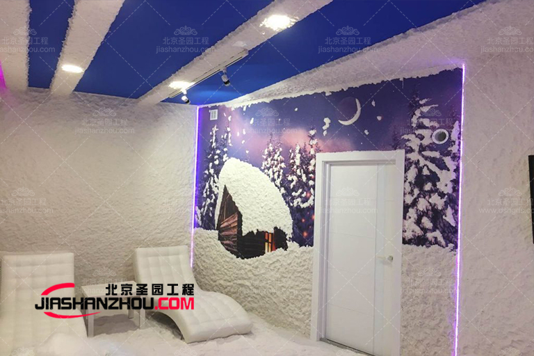 盐洞盐疗汗蒸房米色与强烈的粉／紫色色调相得益彰