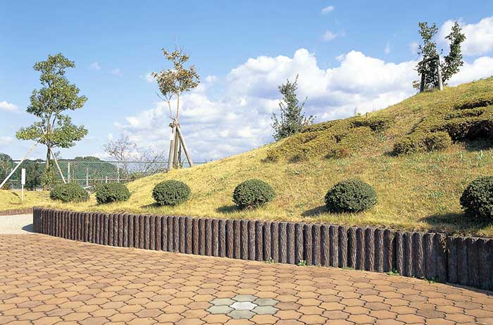 植物护坡水泥仿木围栏挡土墙